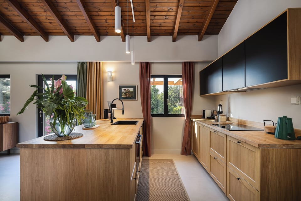 A fully equipped kitchen.
