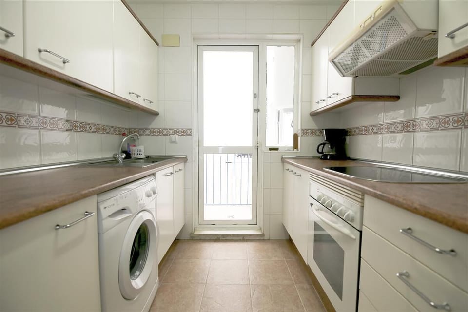 Full view of the fully fitted kitchen in this apartment