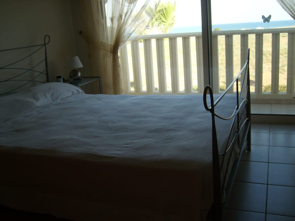 Double bedroom 2 with sea views