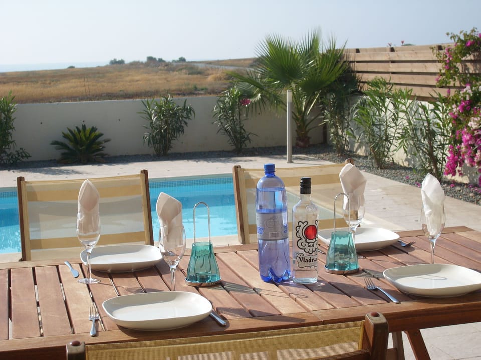A la fresco dining
