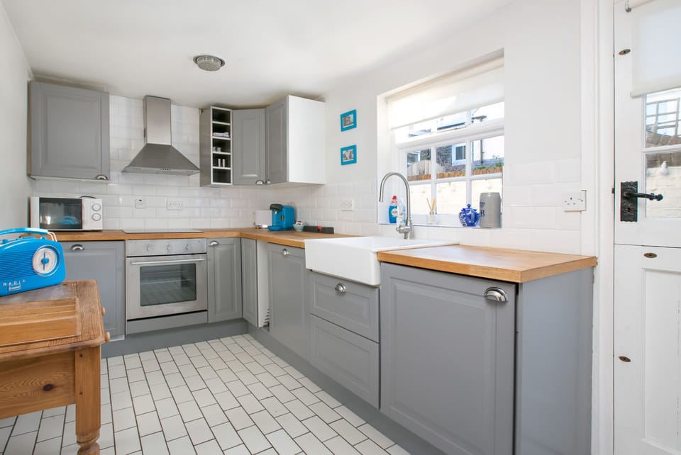 Integrated kitchen with dishwasher & microwave
