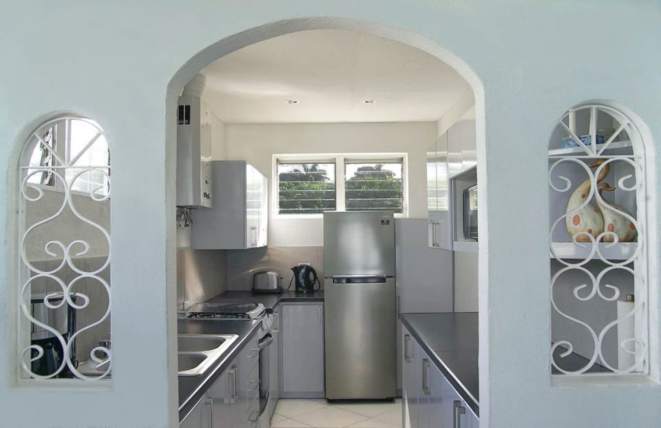 Well equipped kitchen for the chefs among you