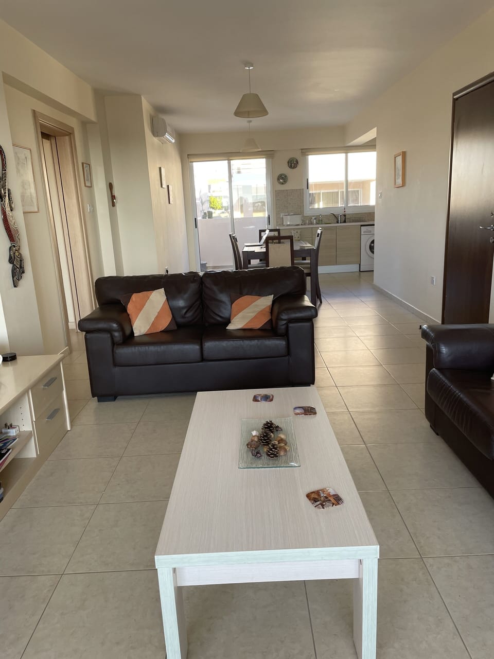 Open plan lounge / dining room