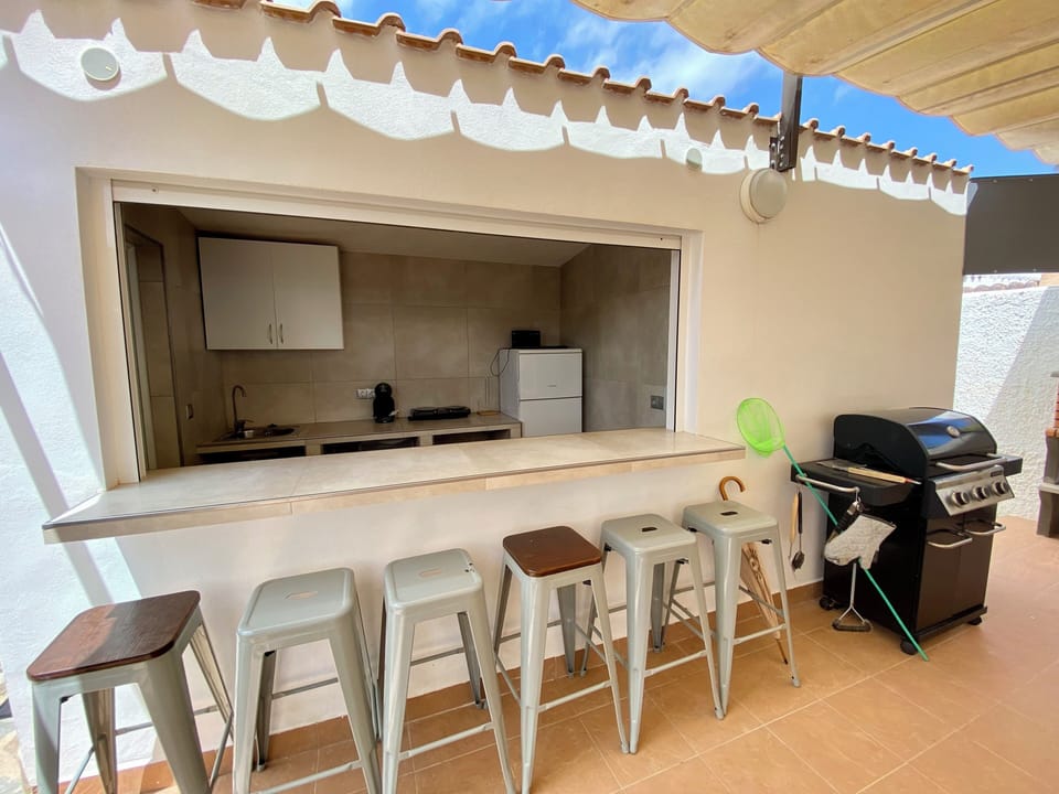 Pool Bar with drinks fridge and cooking plate 
