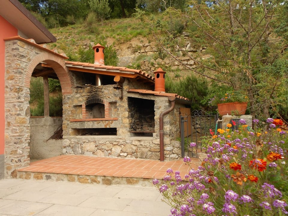 the traditional tuscan stone made oven