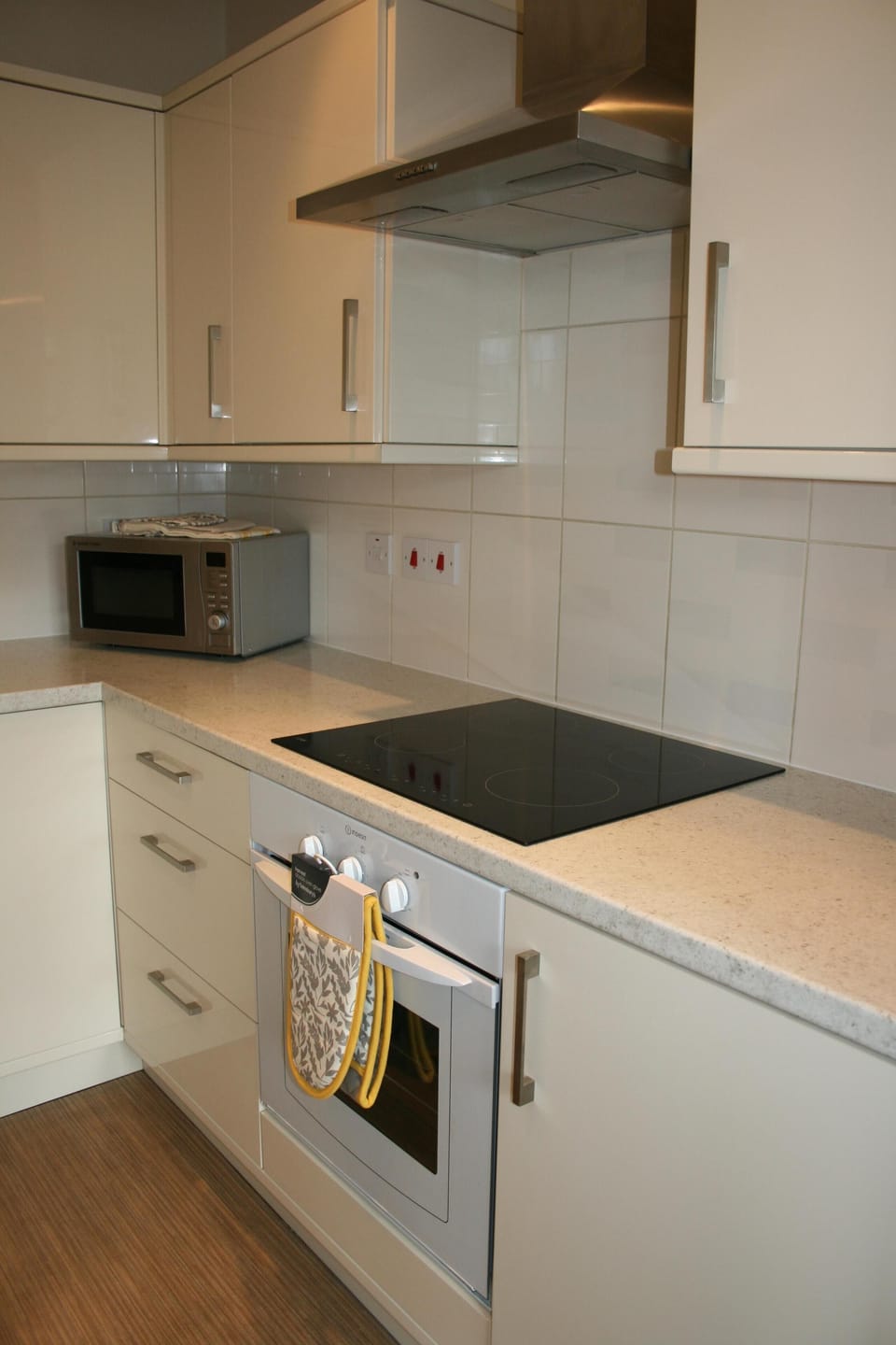 Kitchen Oven, Hob & Microwave