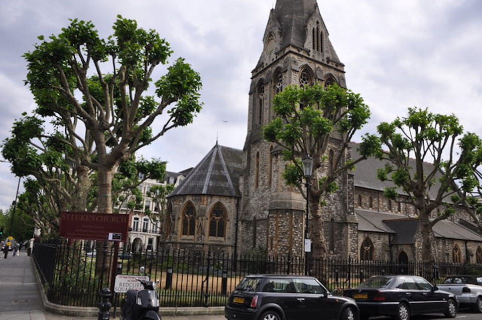 Just around the corner from my apartment on Redcliffe Square is St Luke's Church