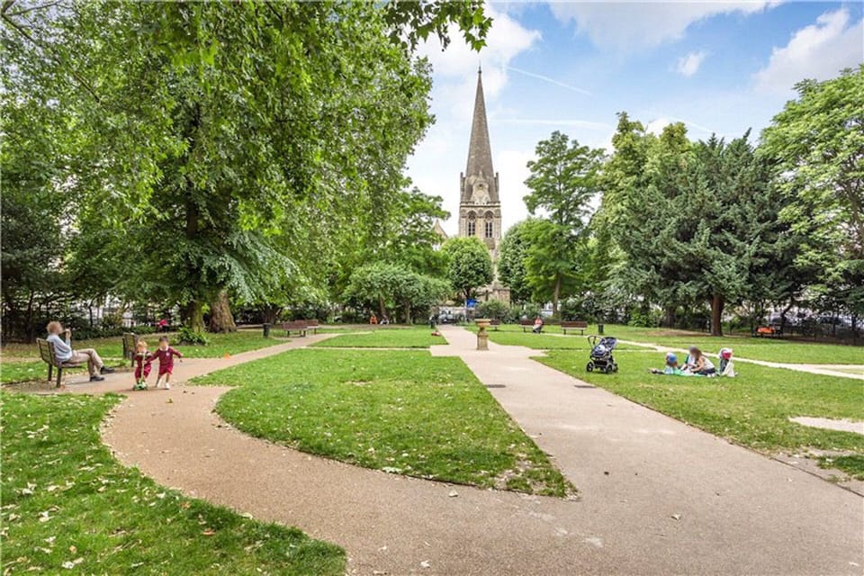 Redcliffe Gardens Square, around the corner from my apartment, small playground