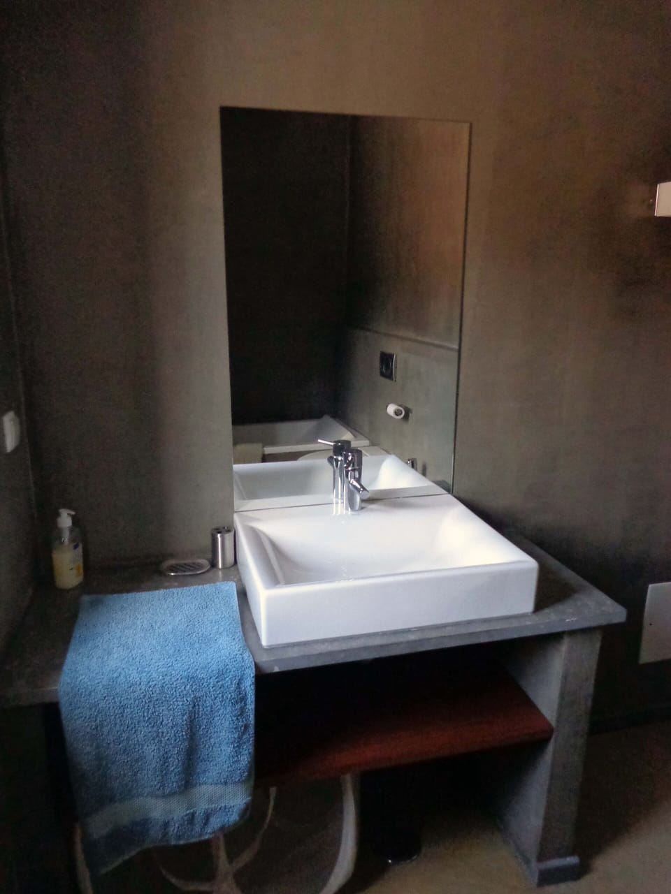 bathroom 2nd bedroom wit bath and shower