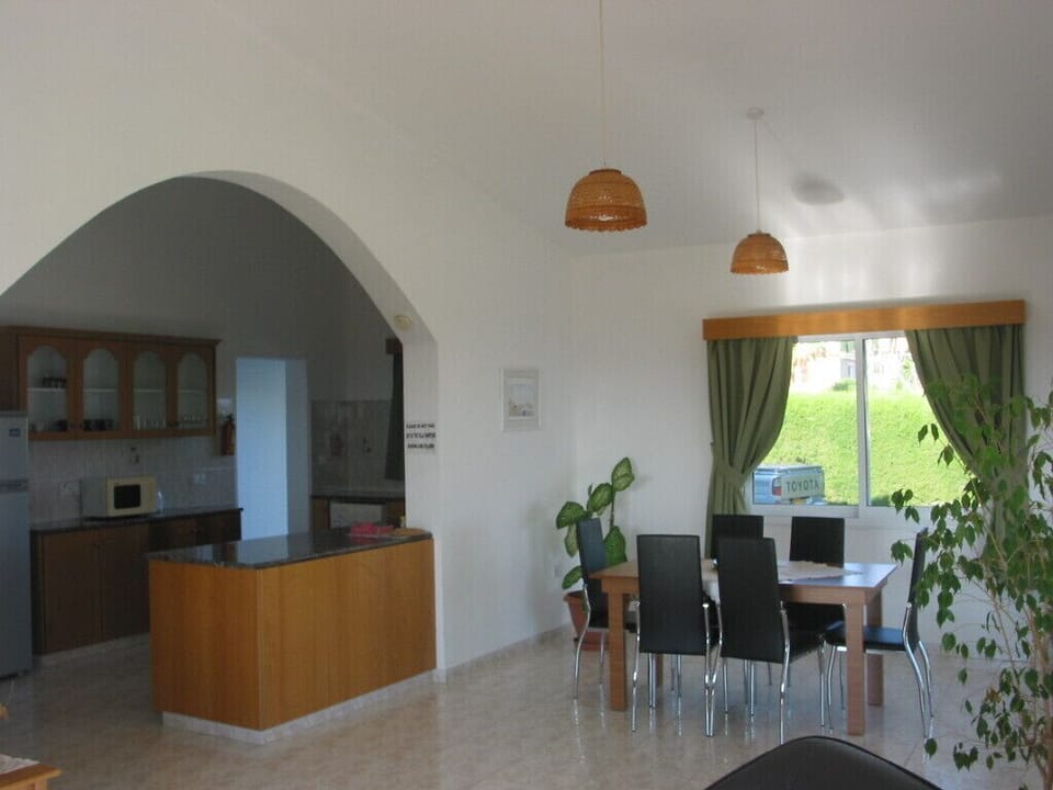 kitchen & dinning area
