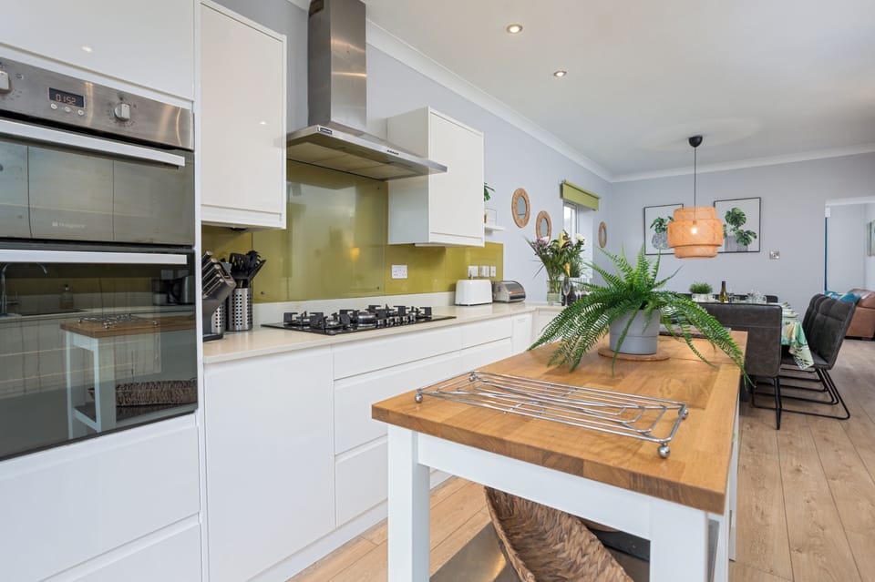 Large double oven and 5 ring gas hob in a kitchen well equipped for large groups
