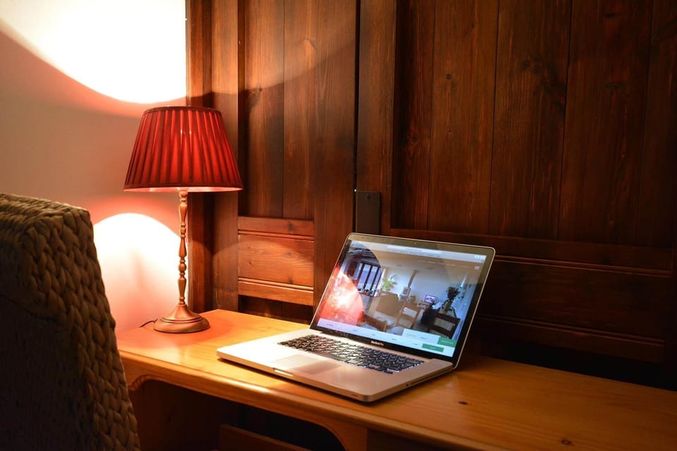 Hunters Moon ground floor: Lobby area with desk