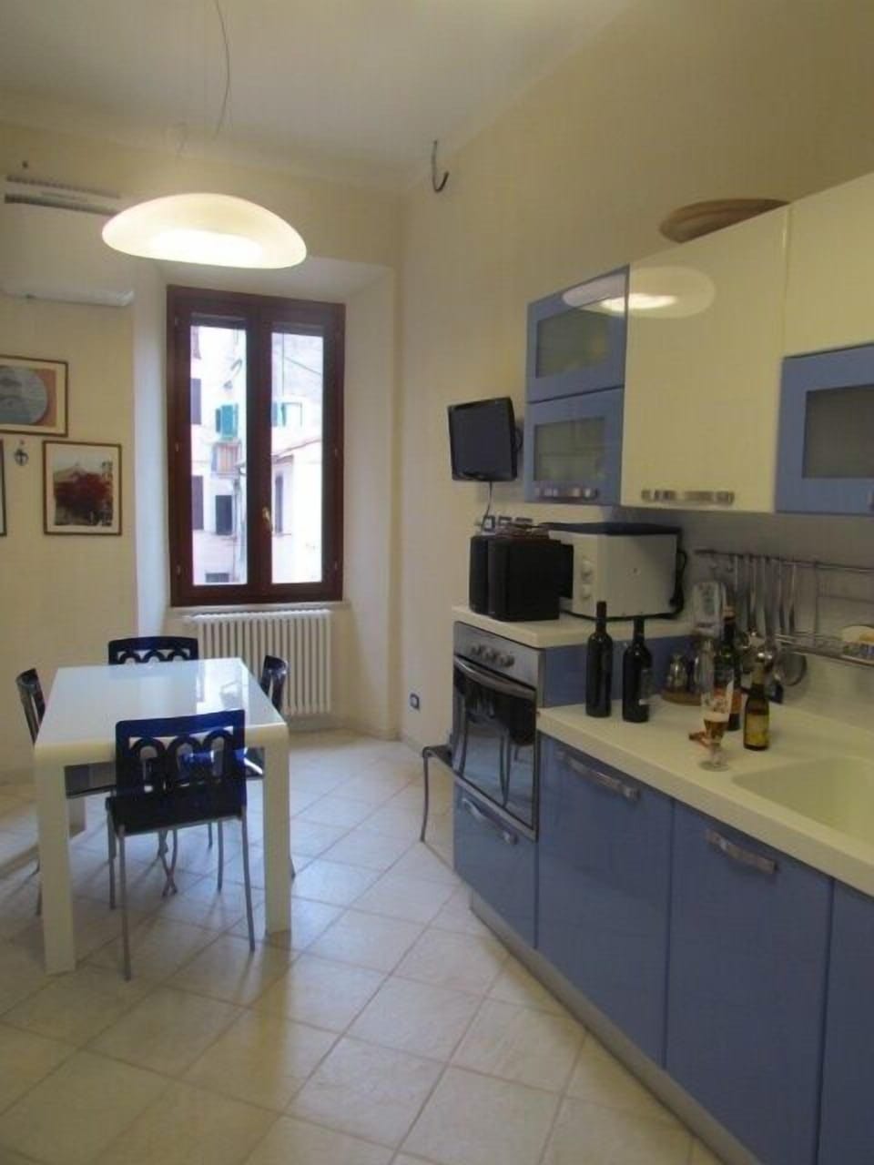 ANOTHER LOOK ON THE KITCHEN /LIVINGROOM ! 20 SQ/M