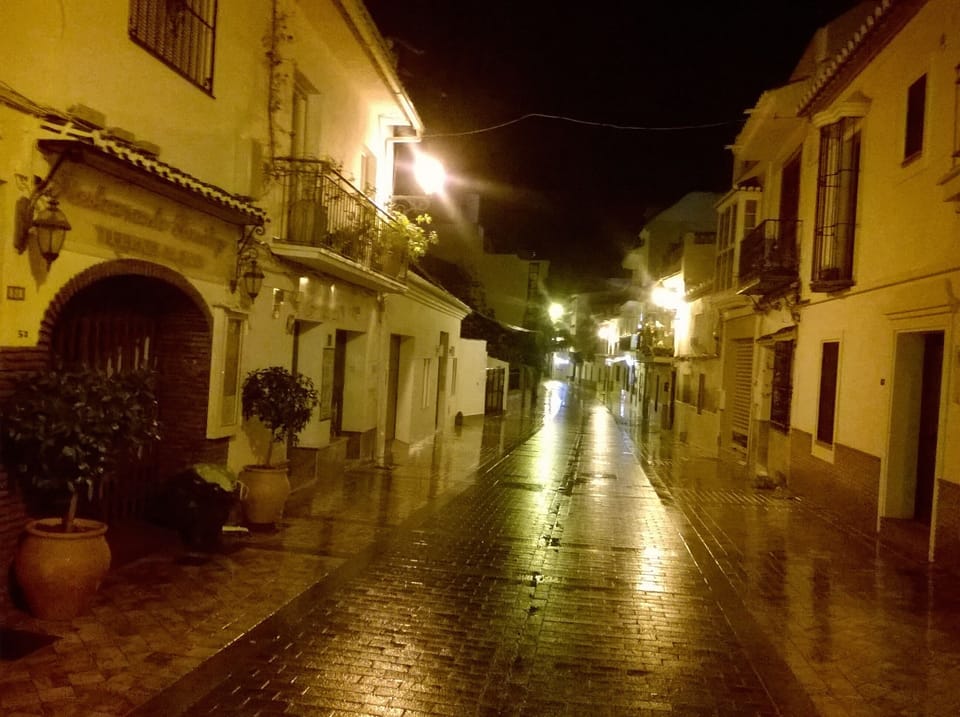 Calle Carabeo at night