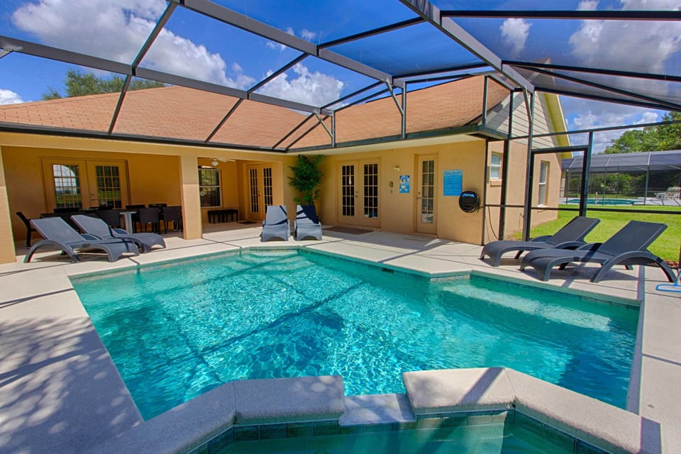 Pool & Spa