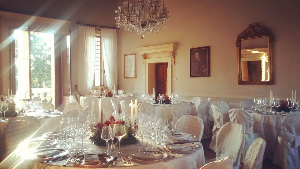 LA SERENELLA West Wing - Private dinner setting in the Ballroom- round tables