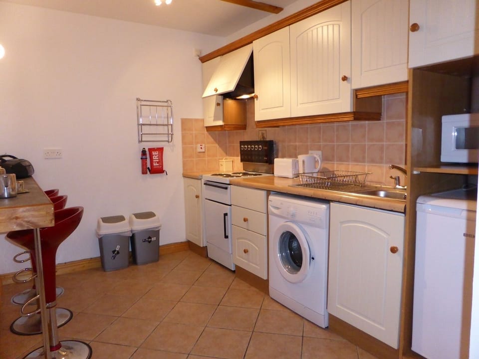 Fully fitted kitchen.