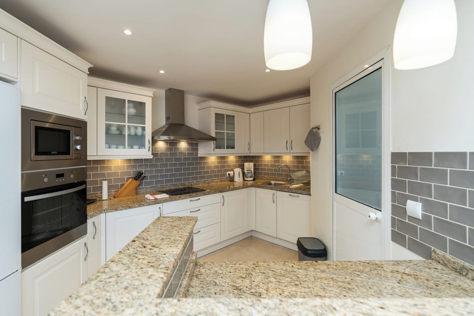Breakfast bar with high stools