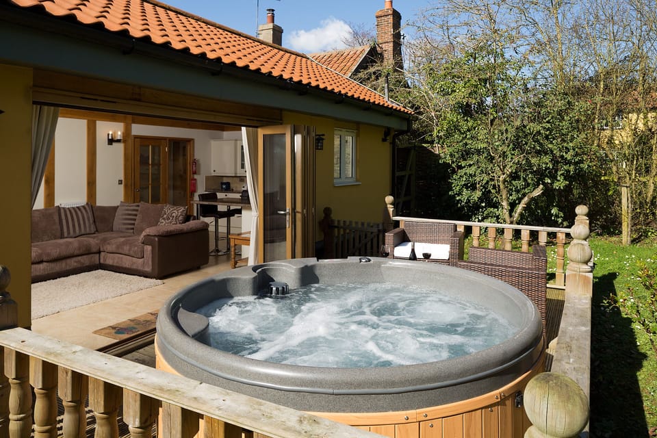 Hot tub at Owl's Hoot