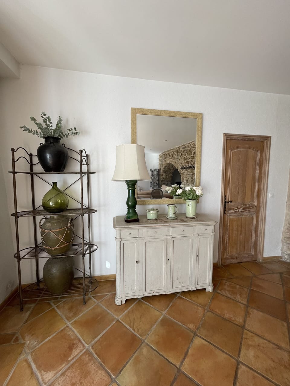 Living room (door to study)