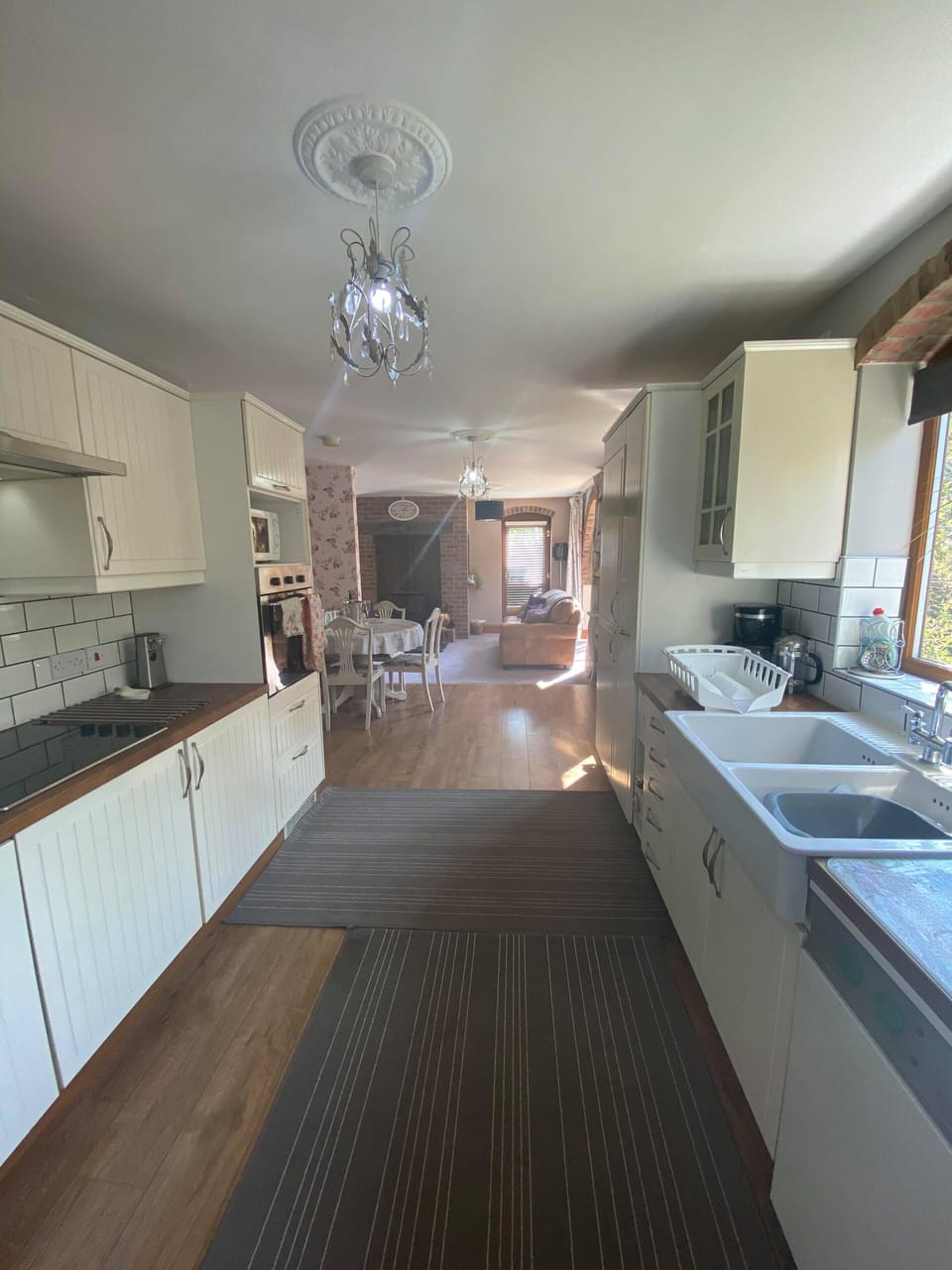 Kitchen , oven , hob , dishwasher , washing machine , microwave , fridge/freezer