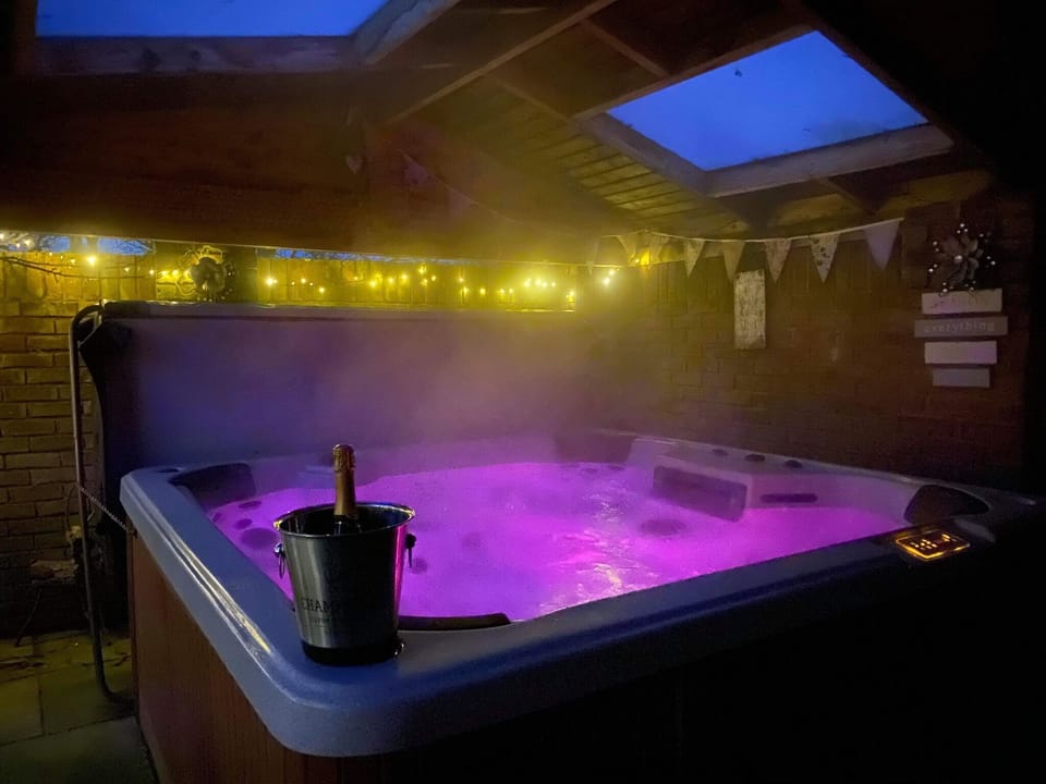 Hot tub in pink 