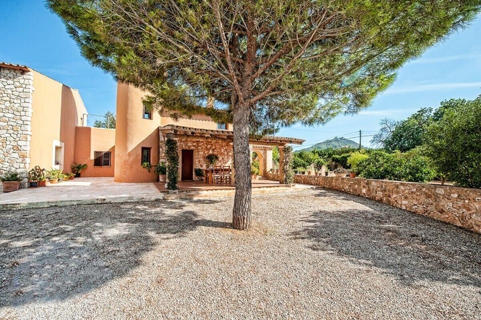 Can Alegria - Exterior views