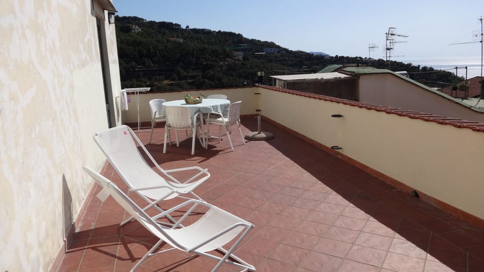 Private terrace/solarium on one apartment in villa holiday lettings Amalfi coast