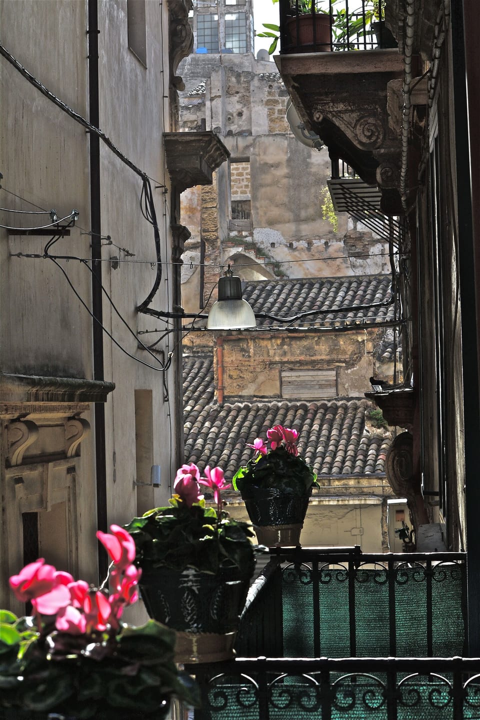 bedroom's 2 balconies 