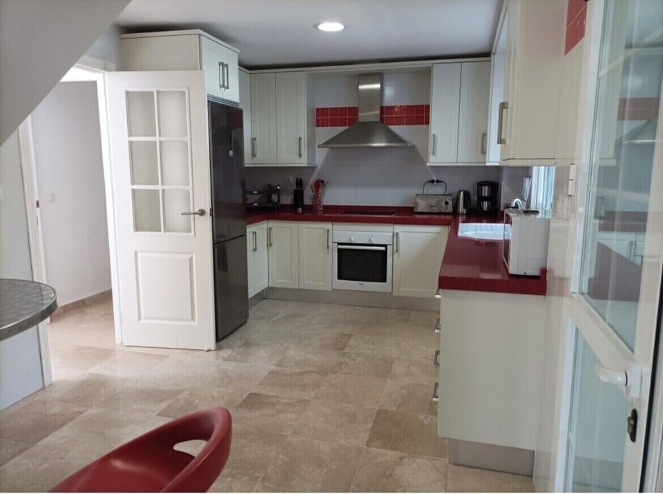 Well equipped kitchen 
