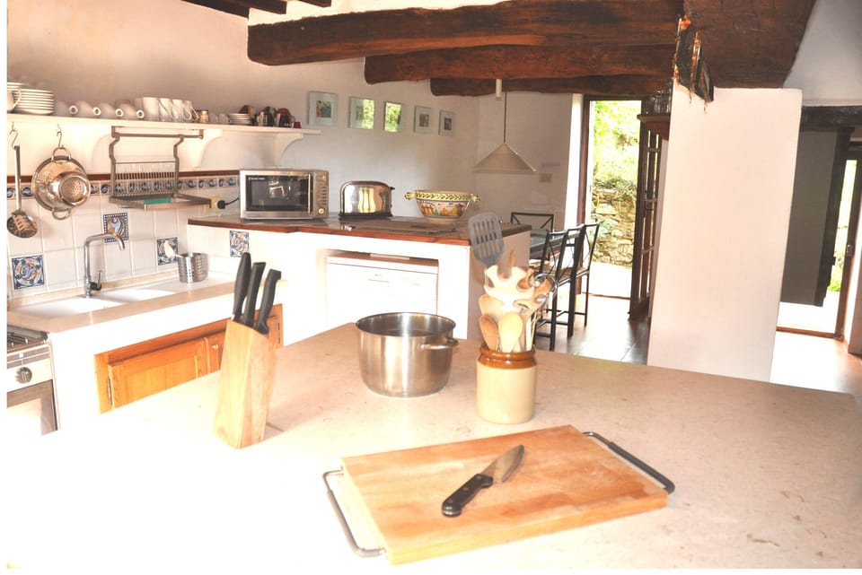 kitchen and breakfast room