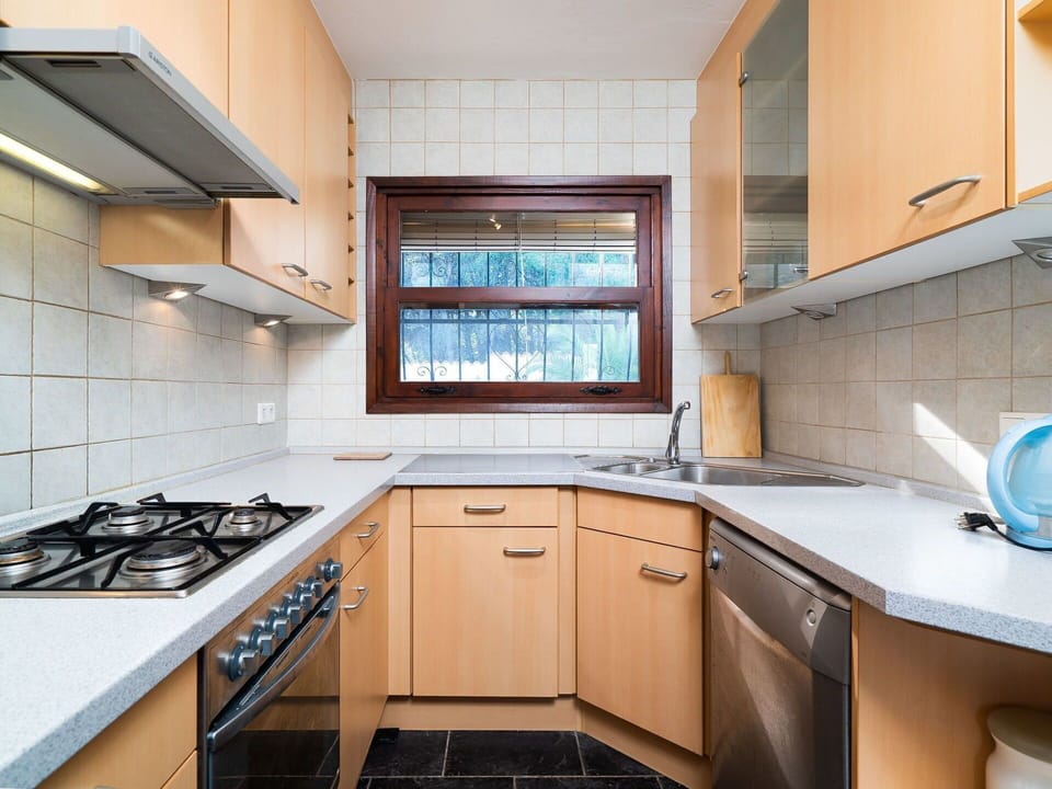 Countertop, Property, Room, Cabinetry, Kitchen, Furniture, Building, Interior Design, Real Estate, Ceiling