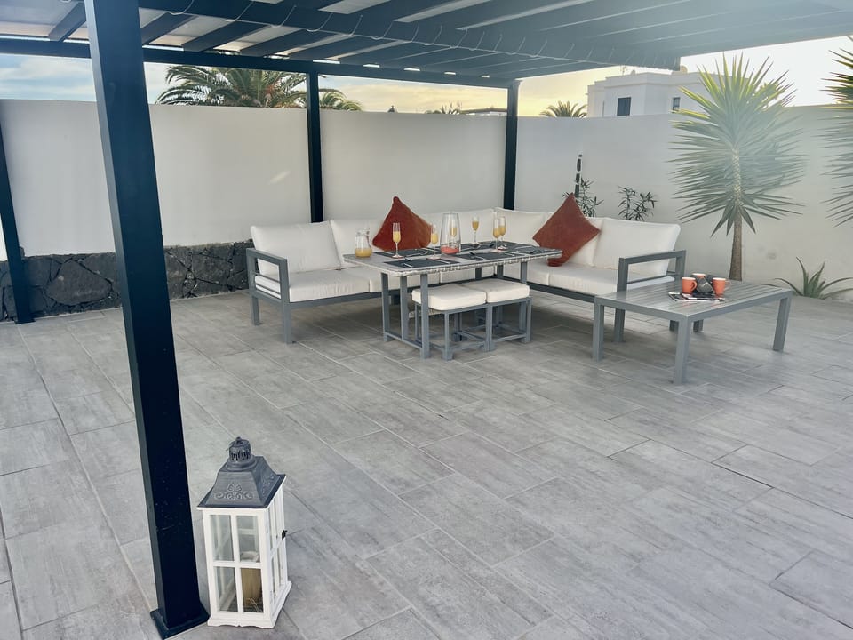 New stylish, super comfy, patio furniture