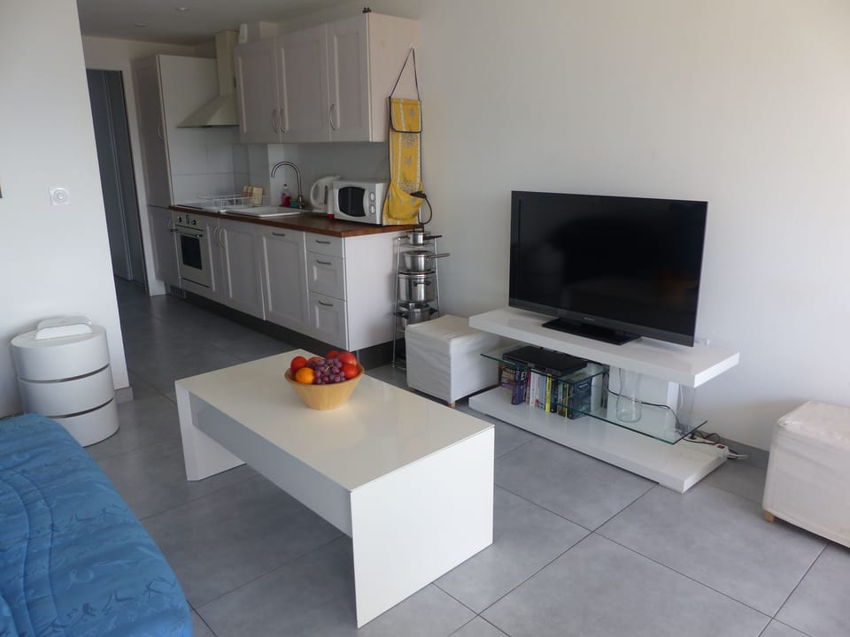 Main Room with TV & DVD