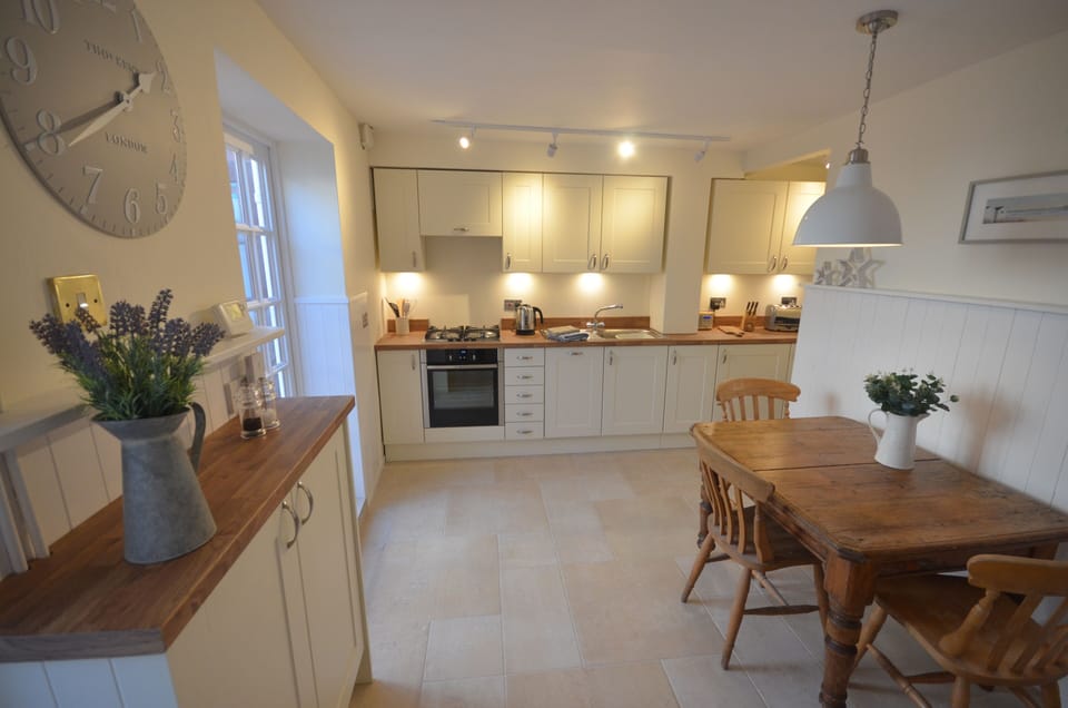 Kitchen and Breakfast area