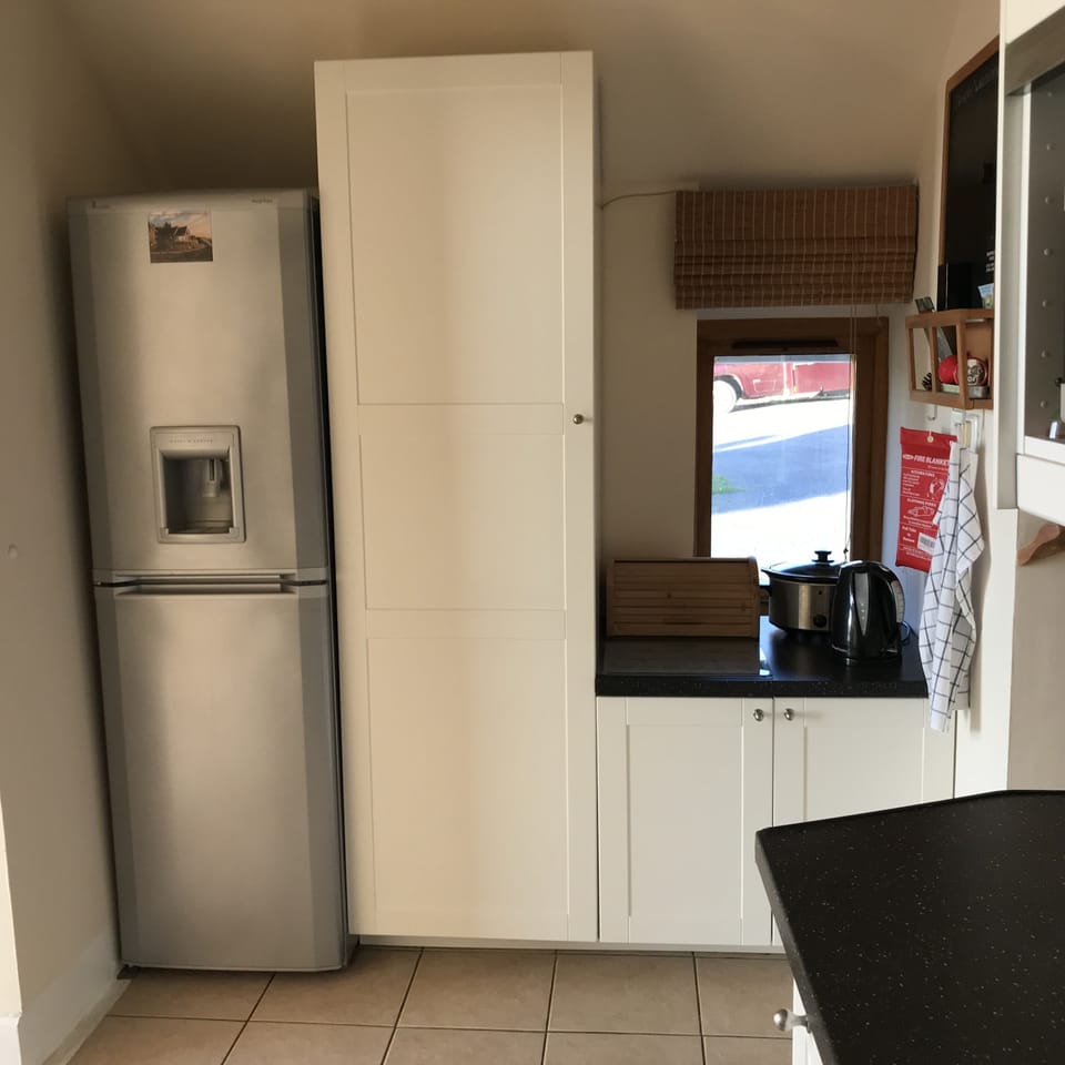 Low work surface and fridge/freezer
