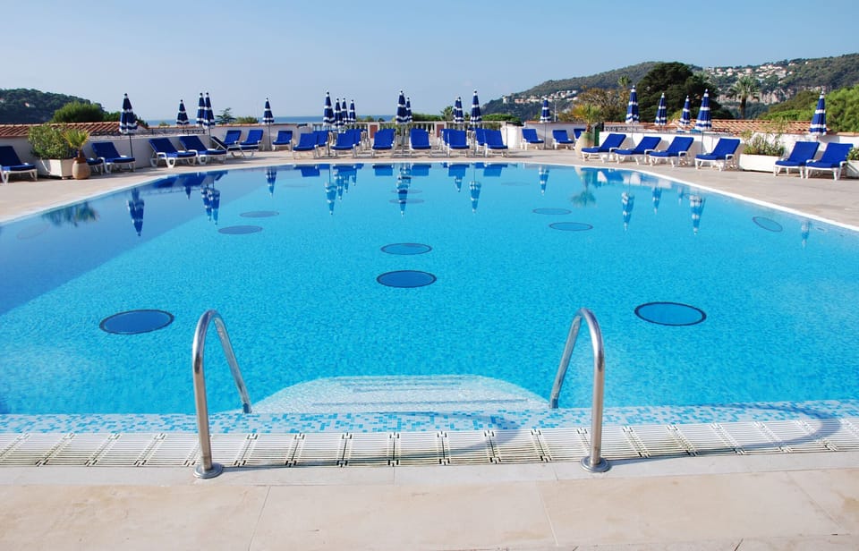 The panoramic pool.
