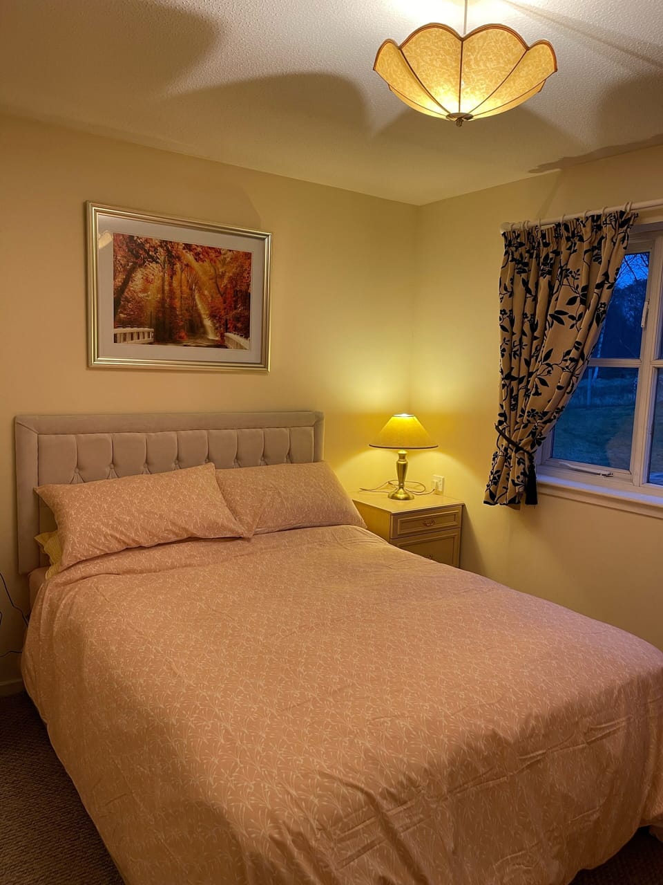 Master bedroom Queen Size bed, fitted wardrobe, stunning garden view and beyond 