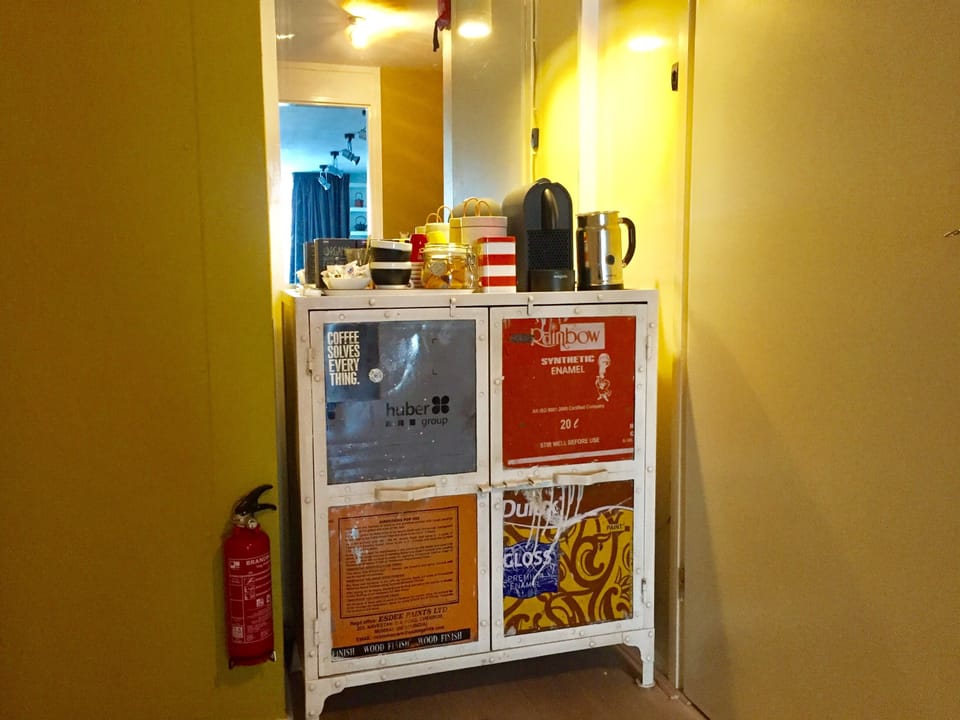Coffeecorner.  Nespresso machine, with a milkfoamer