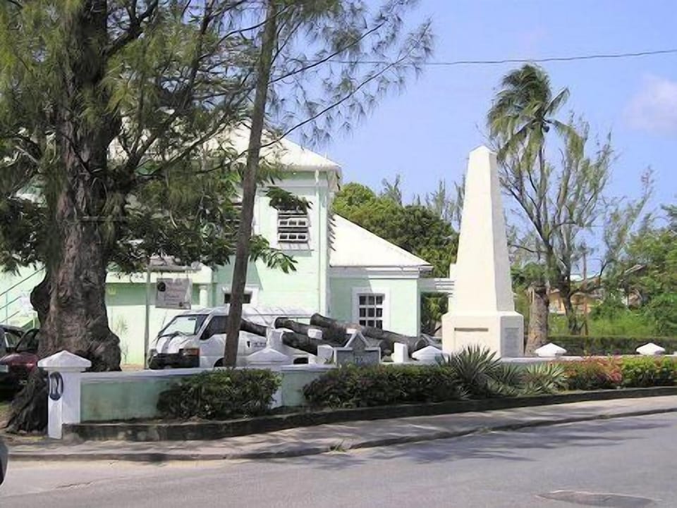 Holetown memorial.
