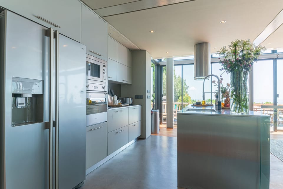 Modern open-plan kitchen with island and integrated appliances — Villa Equador, luxury holiday villa in Cascais