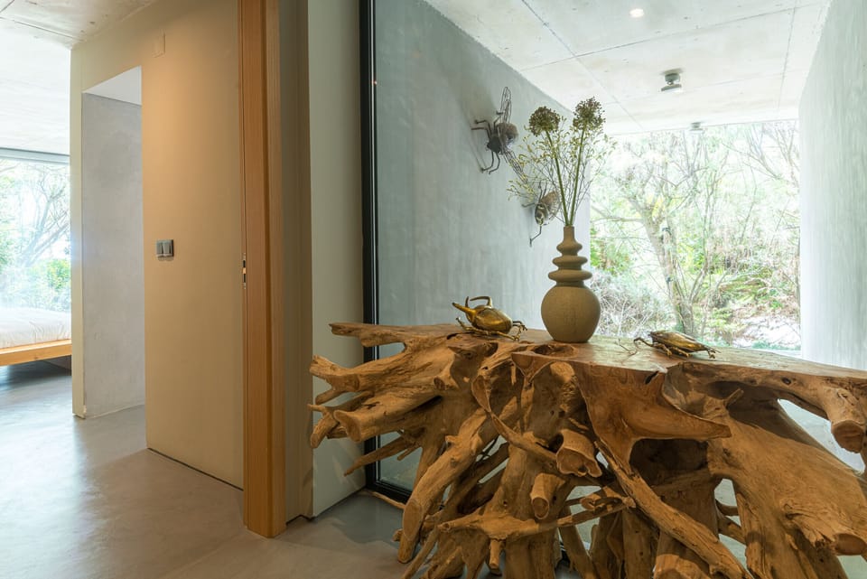 Contemporary hallway with driftwood console table — Villa Equador, luxury holiday villa in Cascais