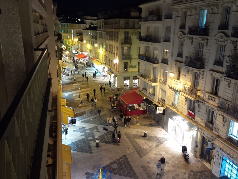 The pedestrian zone at night