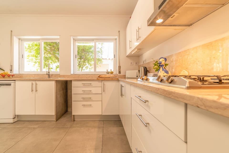 Modern kitchen with cream cabinetry and natural light — Villa Verdizela II, holiday villa in Verdizela