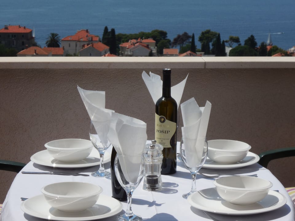 Outdoor Dining on Terrace