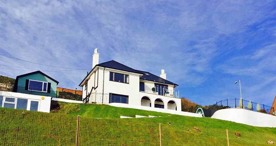 Tudor Lodge 
Complete with Summerhouse/Spa Pool/Gym and Pods