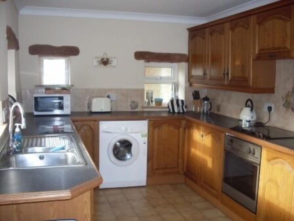 Kitchen with washing machine & dishwasher