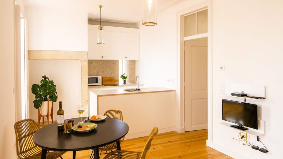 An inviting dining area that will comfortably fit all guests.
#comfort #portugal #pt #lisbon