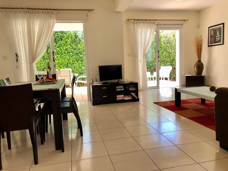 Spacious and light lounge/diner 