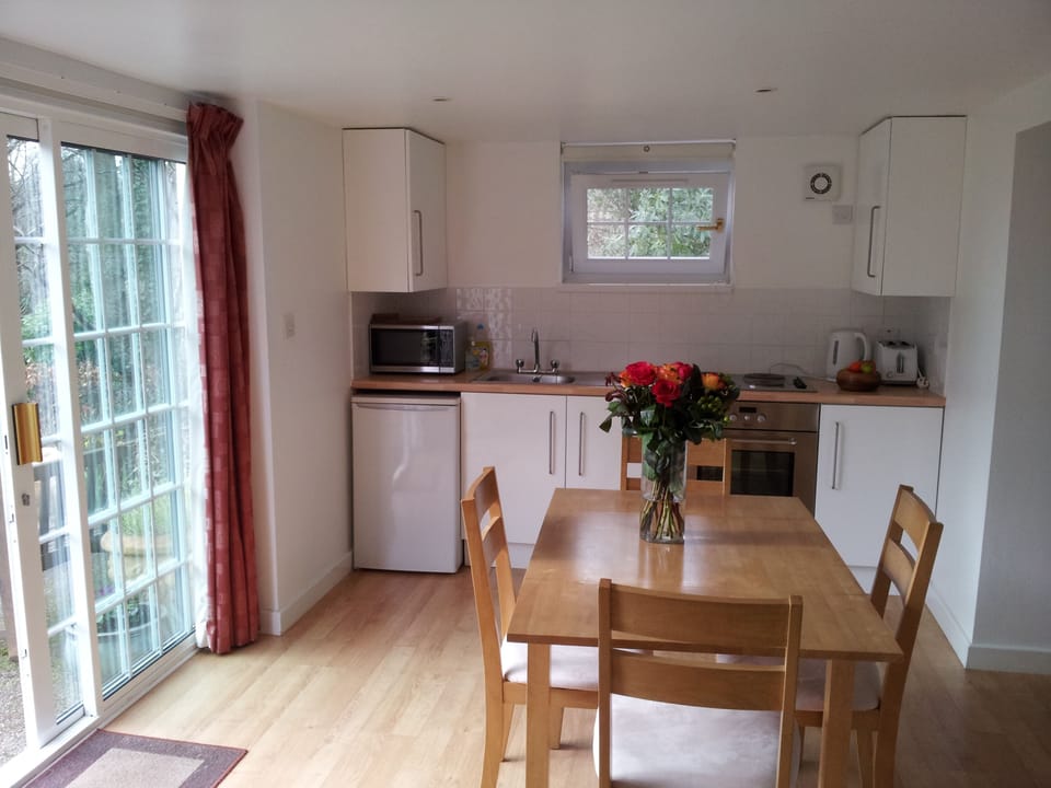 The kitchen and dining area